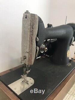 1946 Singer Heavy duty WORKS Sewing Machine case AG671414