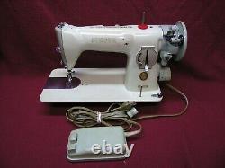 1956 Singer 15-125 Sewing Machine MINT GREEN withPedal/Attachments Heavy Duty
