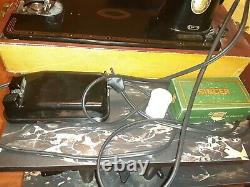 BEAUTIFUL ANTIQUE Heavy Duty Singer 66 Sewing Machine Ornate Gold Black ELECTRIC