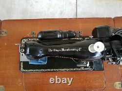 Beautiful Singer 15-91 heavy duty Sewing Machine, tested, working, attachments