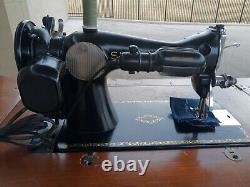 Beautiful Singer 15-91 heavy duty Sewing Machine, tested, working, attachments