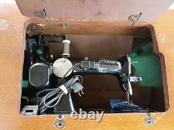 Beautiful Singer 15-91 heavy duty Sewing Machine, tested, working, attachments