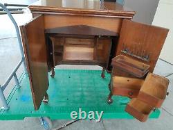 Beautiful Singer 15-91 heavy duty Sewing Machine, tested, working, attachments