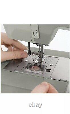 Brand New Singer Sewing Machine 4452 Heavy Duty with 32 Built-in Stitches