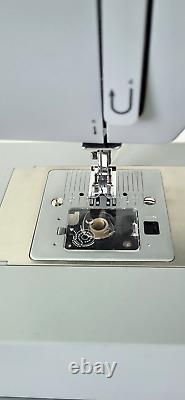 Heavy duty Singer sewing machine 4423
