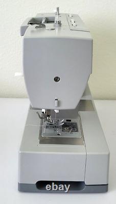 Heavy duty Singer sewing machine 4423