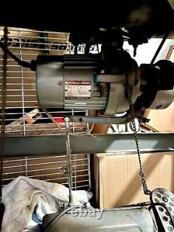Industrial serger sewing machine heavy duty- Five Thread- Works Great