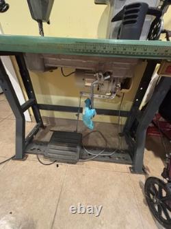 Juki ddl-5550 sewing machine with table