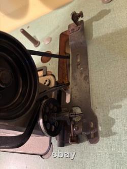 Juki ddl-5550 sewing machine with table