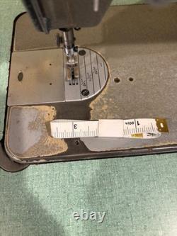 Juki ddl-5550 sewing machine with table