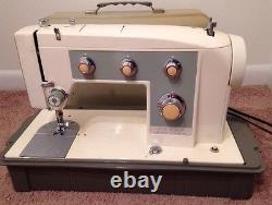 KENMORE 158.923 Zig Zag Sewing Machine with Case Beautiful Heavy Duty Machine