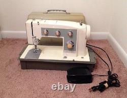 KENMORE 158.923 Zig Zag Sewing Machine with Case Beautiful Heavy Duty Machine