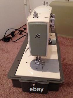 KENMORE 158.923 Zig Zag Sewing Machine with Case Beautiful Heavy Duty Machine