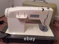 KENMORE 158.923 Zig Zag Sewing Machine with Case Beautiful Heavy Duty Machine