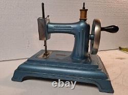 Late 1930's French heavy cast iron BABY toy sewing machine