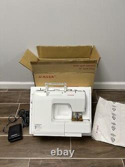 NEW IN BOX Singer E99670 Sewing Machine Model 650 Heavy Duty