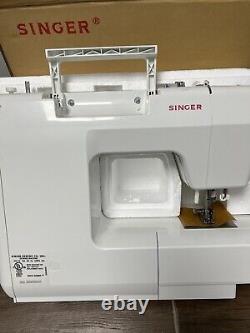 NEW IN BOX Singer E99670 Sewing Machine Model 650 Heavy Duty