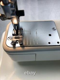 PFAFF 1222E Heavy Duty Sewing Machine Vintage + Case Accessories Foot Pedal