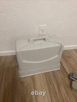 PFAFF HEAVY DUTY SEWING MACHINE MODEL 229 with Pedal, Case, & Accessories