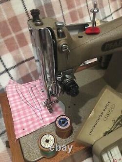 Pfaff Sewing Machine. Vintage Pfaff 30 Sewing Machine Heavy Duty