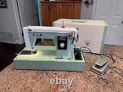 RICCAR 402 heavy duty sewing machine SEE VIDEO