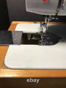 Reads Sailmaker Heavy Duty Sewing Machine- Sails, Canvas With Case & Foot Pedal