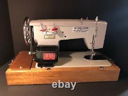 Reads Sailmaker Heavy Duty Sewing Machine- Sails, Canvas With Case & Foot Pedal