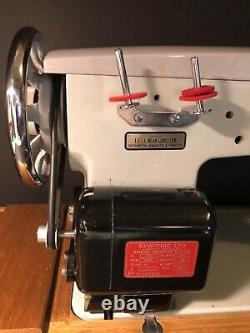 Reads Sailmaker Heavy Duty Sewing Machine- Sails, Canvas With Case & Foot Pedal