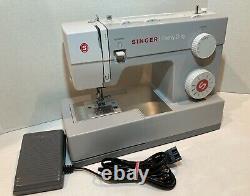 SINGER 4411 Heavy Duty 120W Portable Sewing Machine Grey