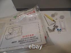 SINGER 4411 Sewing Machine Heavy Duty CLEAN working w Manual