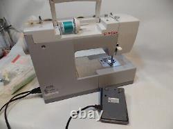 SINGER 4411 Sewing Machine Heavy Duty CLEAN working w Manual