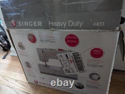 SINGER 4423 Heavy Duty Mechanical Sewing Machine