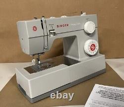 SINGER 4423 Heavy Duty Sewing Machine With Accessory Kit 97 Stitch App