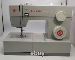 SINGER 4423 Heavy Duty Sewing Machine with Accessories & Box VERY NICE