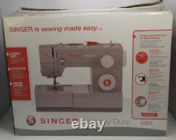 SINGER 4423 Heavy Duty Sewing Machine with Accessories & Box VERY NICE