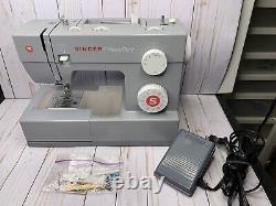 SINGER 4432 Heavy Duty Sewing Machine Briefly used Excellent Condition