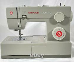 SINGER 4452 Heavy Duty Sewing Machine Great Condition