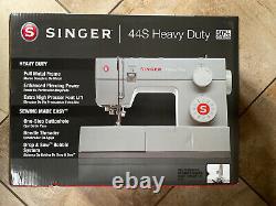 SINGER 44S Heavy Duty Sewing Machine with 23 Built-In Stitches NEW in box. Fast