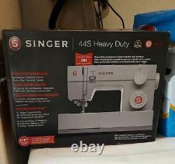 SINGER 44s heavy duty Sewing Machine