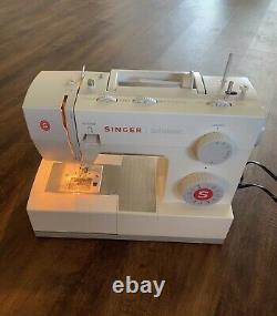 SINGER 5523 Scholastic Heavy Duty Sewing Machine Works Perfectly