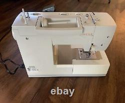 SINGER 5523 Scholastic Heavy Duty Sewing Machine Works Perfectly