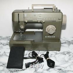 SINGER HD110-C Heavy Duty Sewing Machine With Foot Pedal - (TESTED & WORKING)