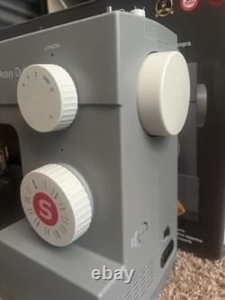 SINGER Heavy Duty 4423 Sewing Machine
