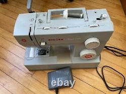 SINGER Heavy Duty 4423 Sewing Machine, grey, 23 built in stitches