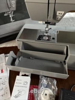 SINGER Heavy Duty 6700C Electronic Sewing Machine 411 Stitch Applications LCD