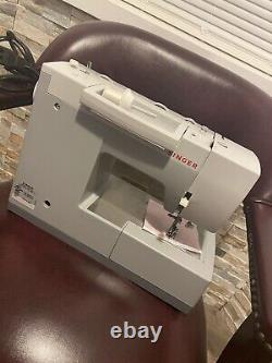 SINGER Heavy Duty Sewing Machine/Embroidery + Foot Pedal