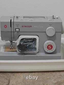 Sewing Machine SINGER Heavy Duty 4423 Grey BRAND NEW WithCarrying Case