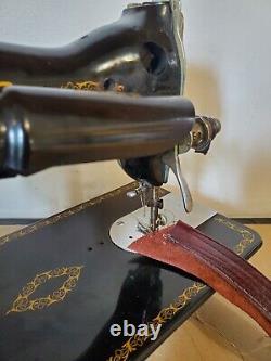 Singer 15-91 Heavy Duty Vintage Sewing Machine +attachments leather++ (k83-p2)