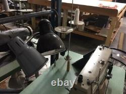 Singer 20u33 Sewing Machine Heavy Zigzag (Includes Table, Light and Motor)