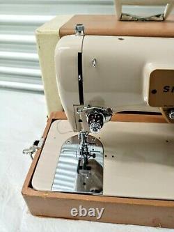 Singer 223 HEAVY DUTY all metal sewing machine